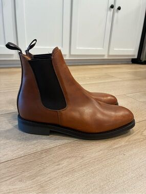 NEW Sanders Men’s Towchester Chelsea Boot Brown Leather Waxy Size 8.5 UK/9.5 US